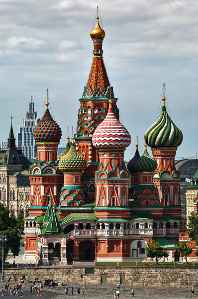 Вид на собор Василия Блаженного на Красной площади в Москве